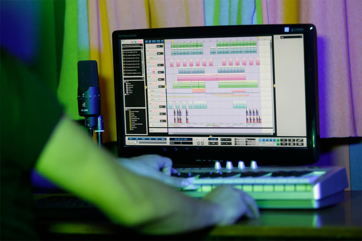 This is the featured image of the How to Make Mau5 Chord Stabs blog article.