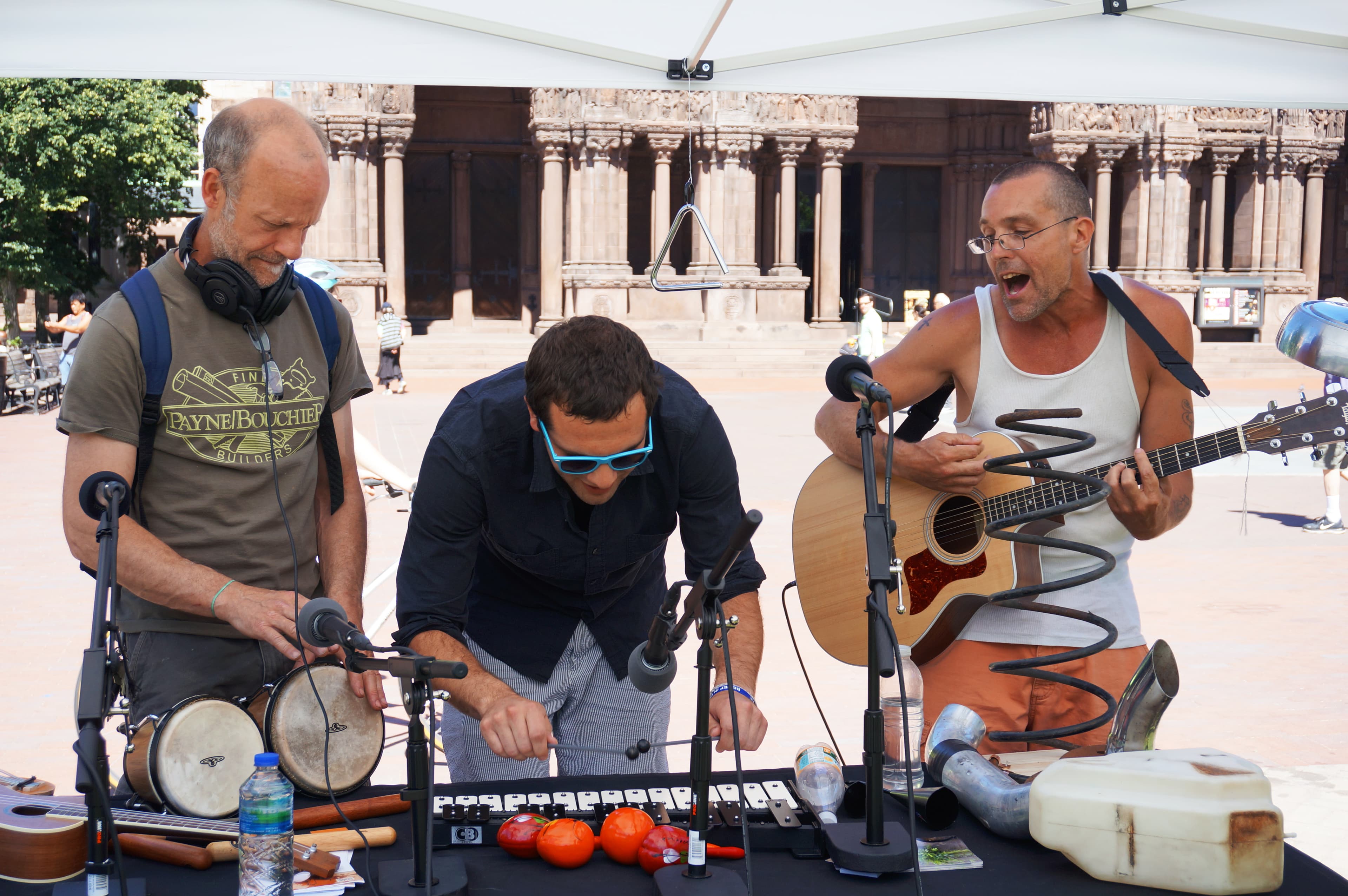 This is the featured image of the Make Music Day blog article.
