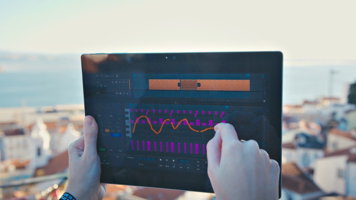 This is the featured image of the Using Modal Interchange Chords blog article.