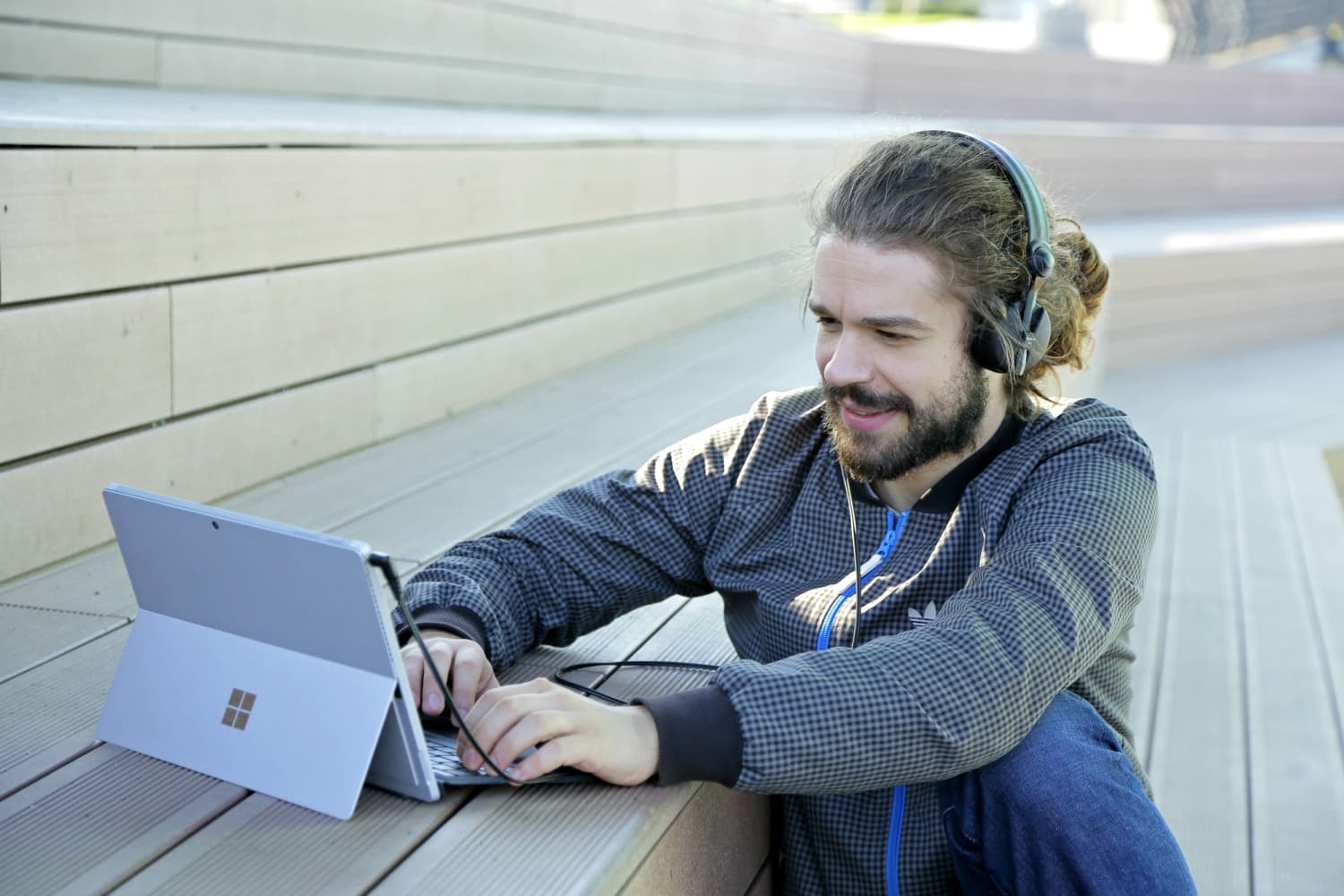 This is the featured image of the 5 Tips on How to Train Your Hearing blog article.