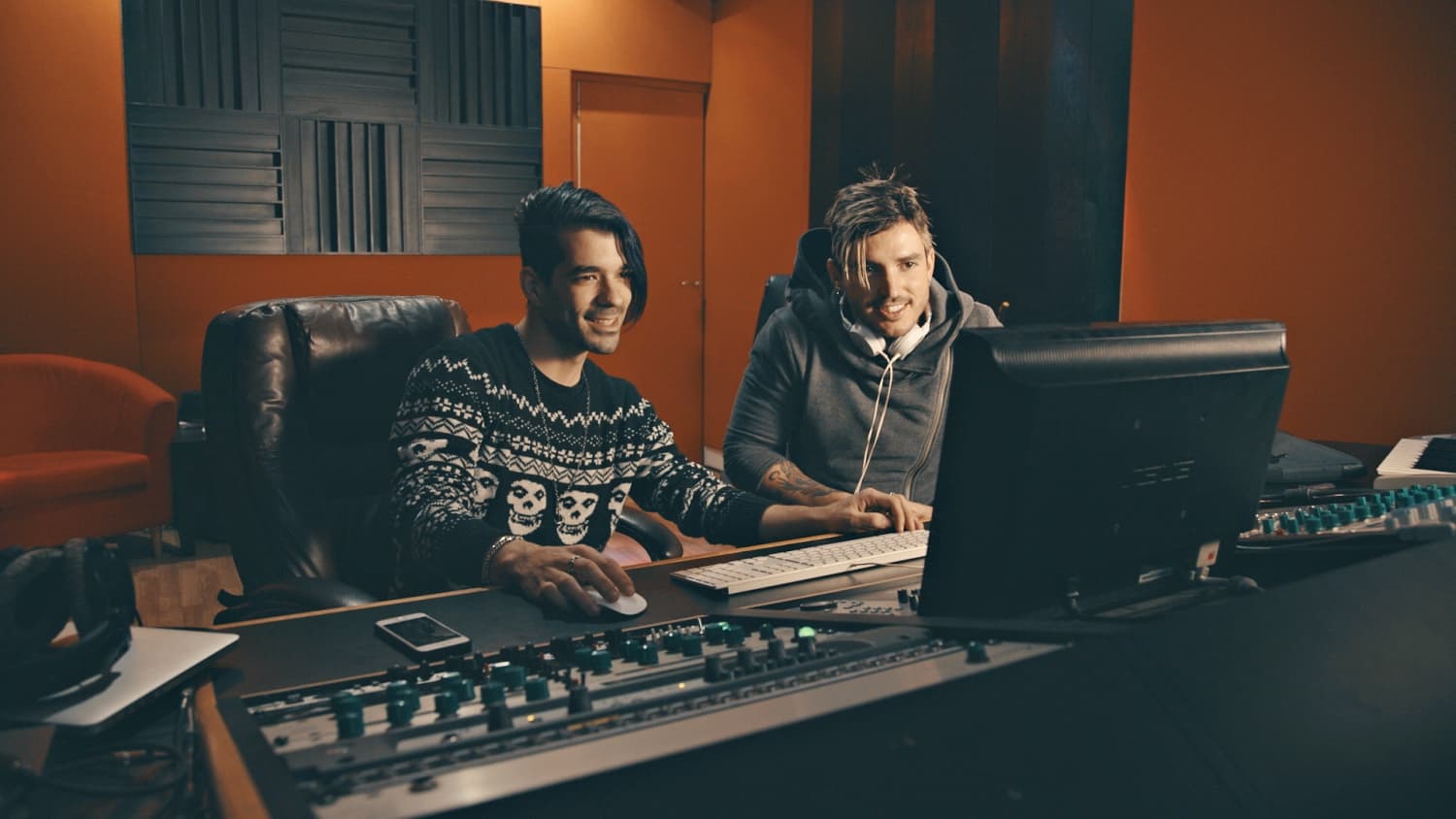 This is the featured image of the 10 Essential Tips For Setting Up Your Home Studio blog article.