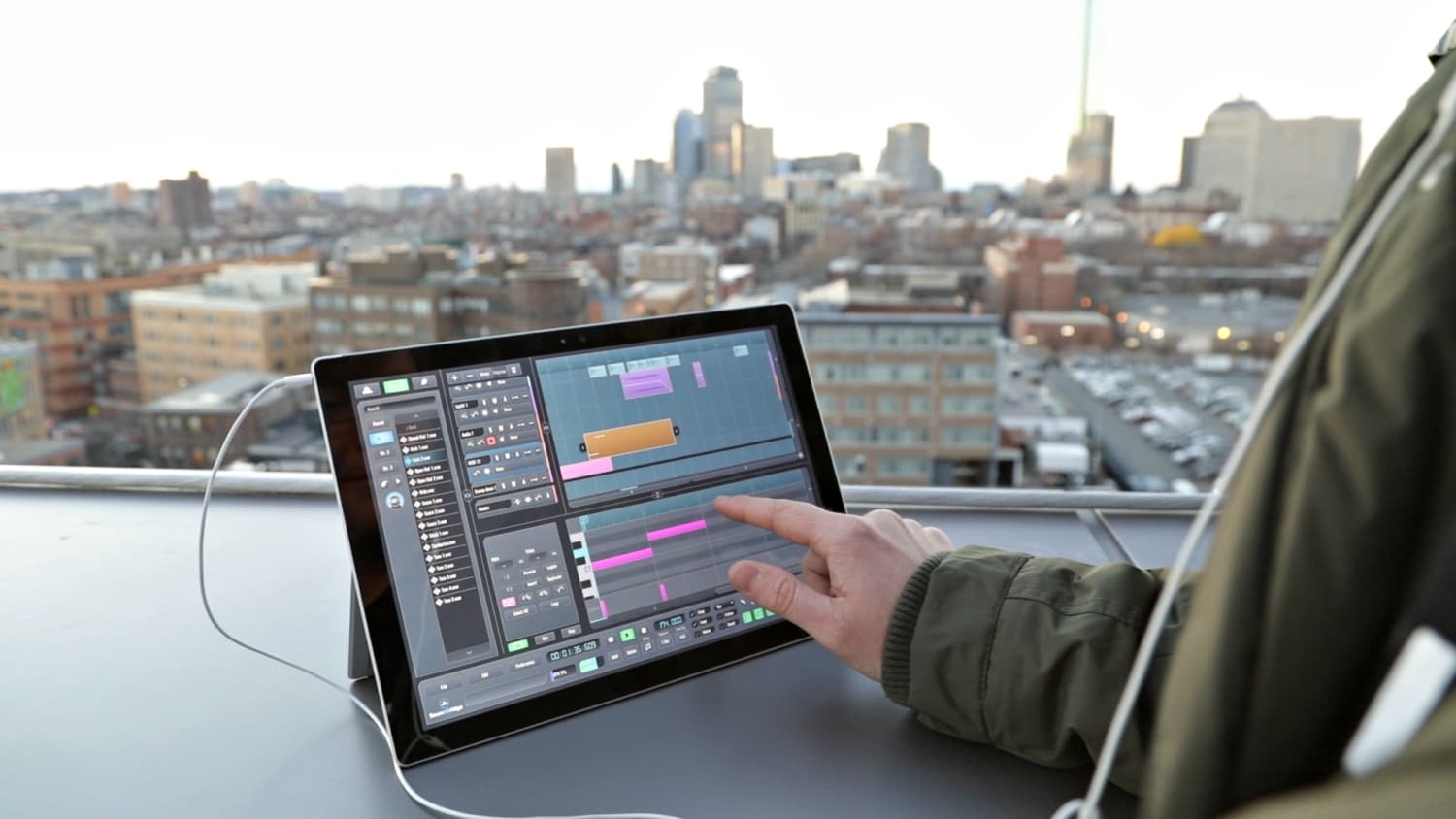 This is the featured image of the Make Complex Delay Effects With Replika XT (Part 1) blog article.