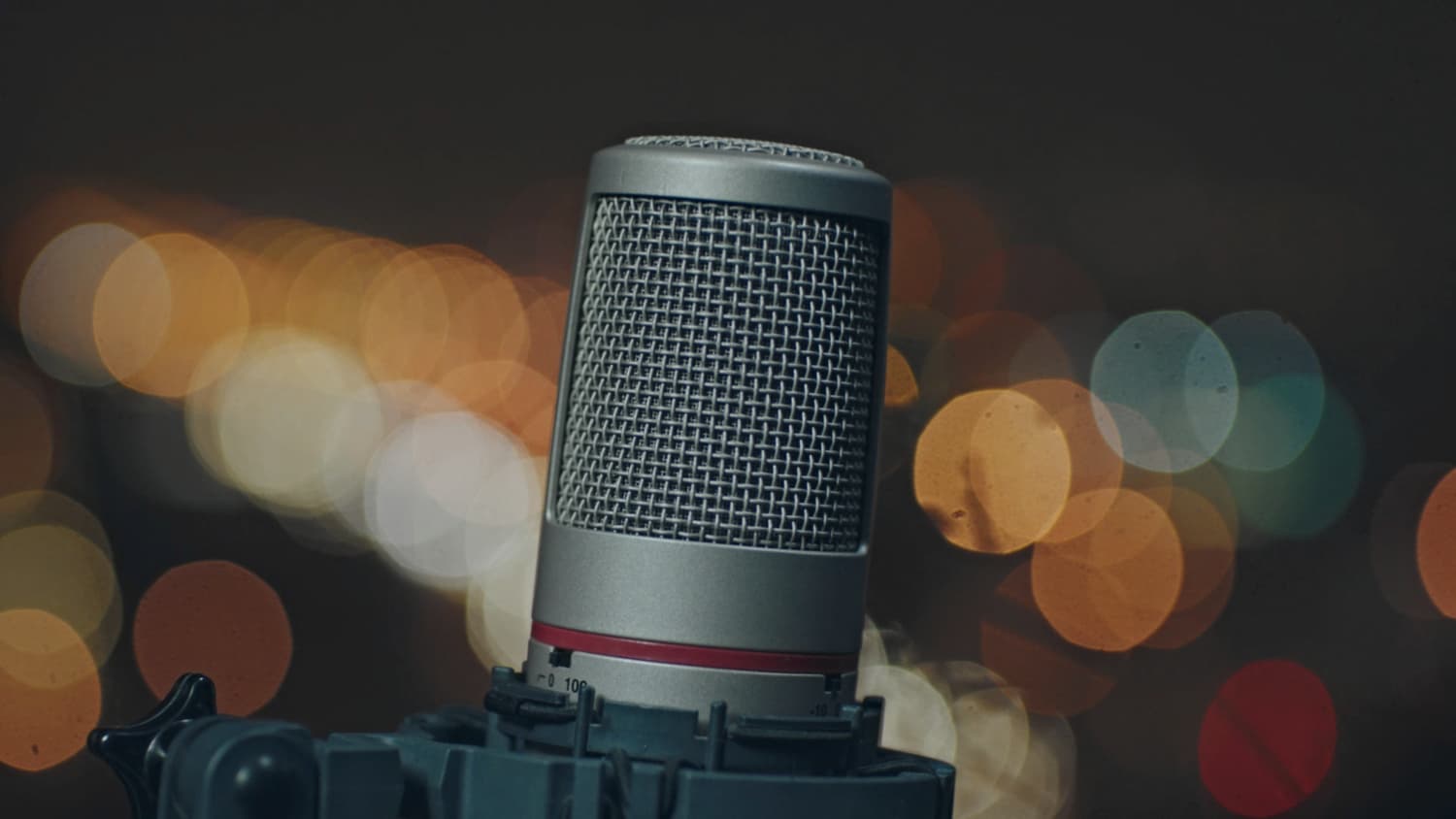 This is the featured image of the How to Create Epic Vocals With Pitch Correction blog article.