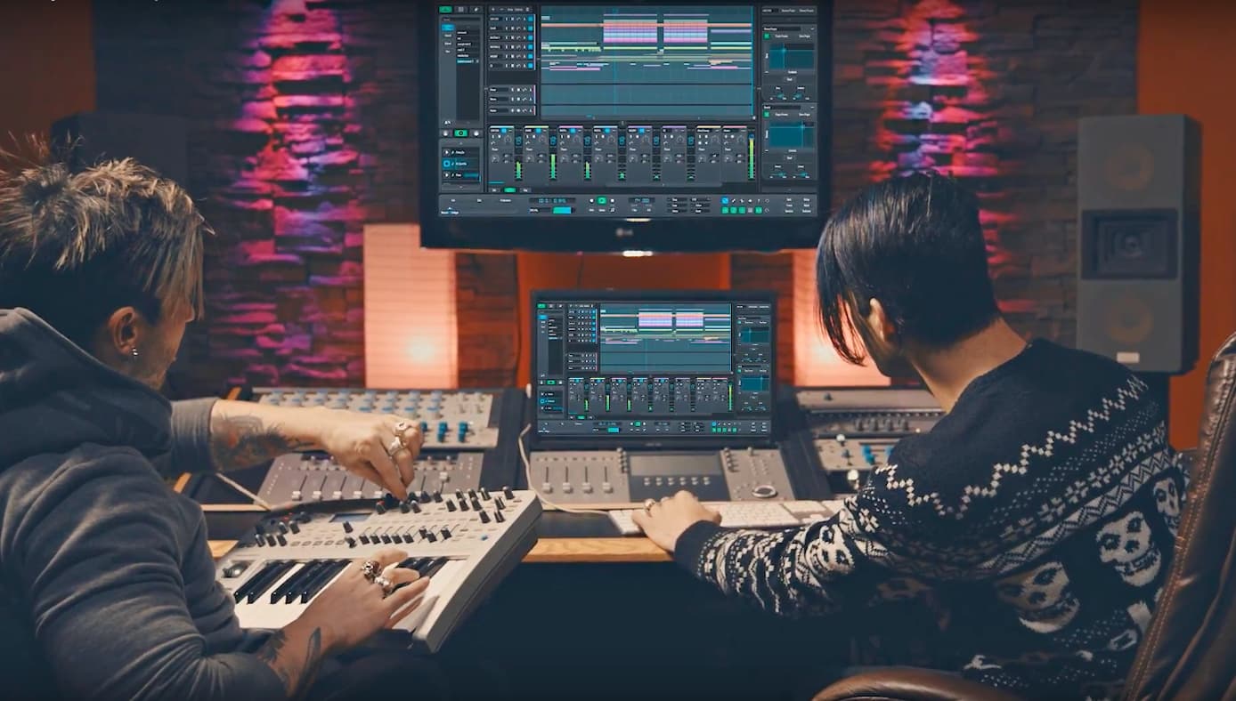 This is the featured image of the SoundBridge Academy Exclusive Interview: WeMakeDanceMusic.com blog article.