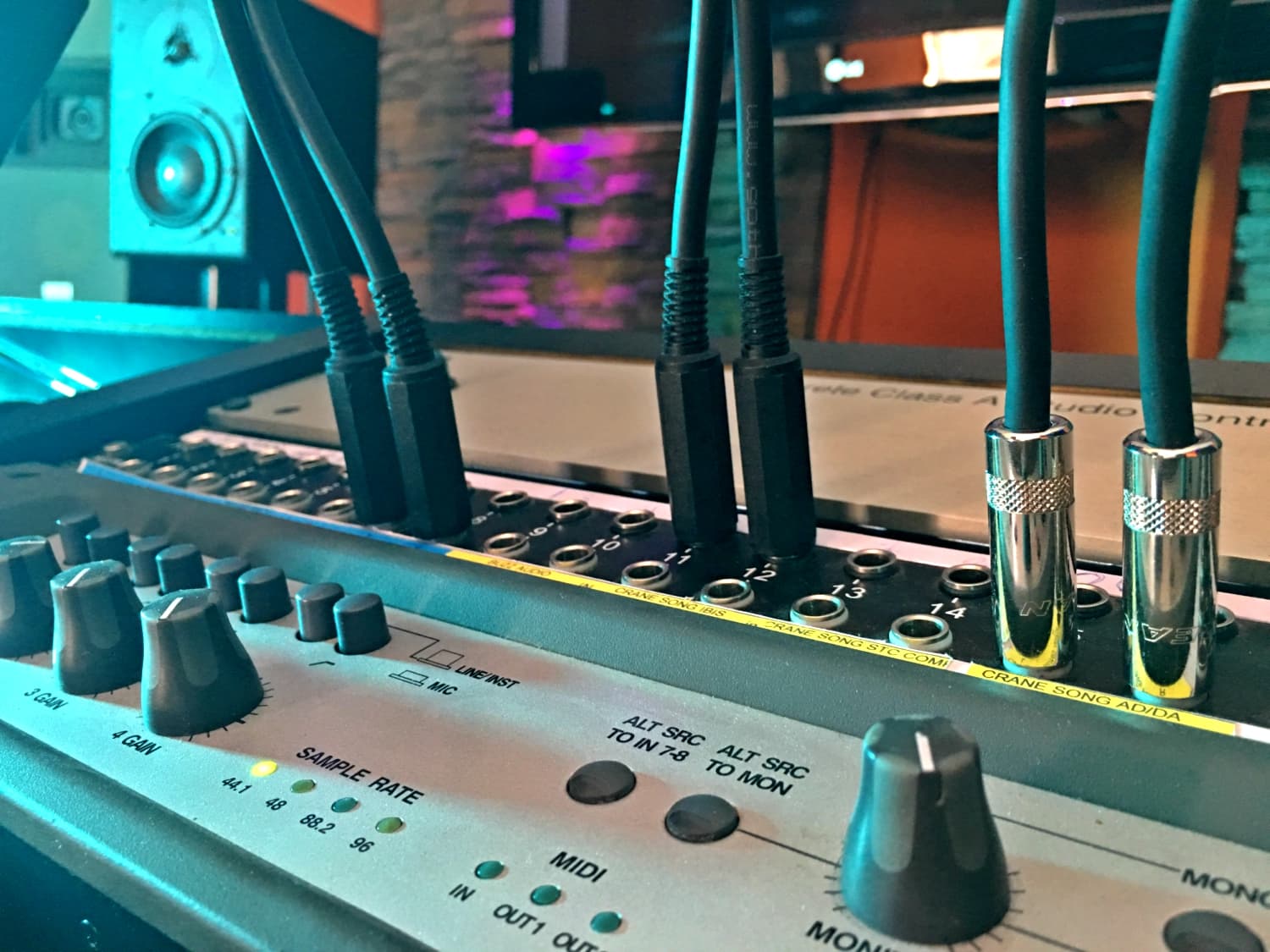 This is the featured image of the Tune Your Snare Drum to a Track blog article.