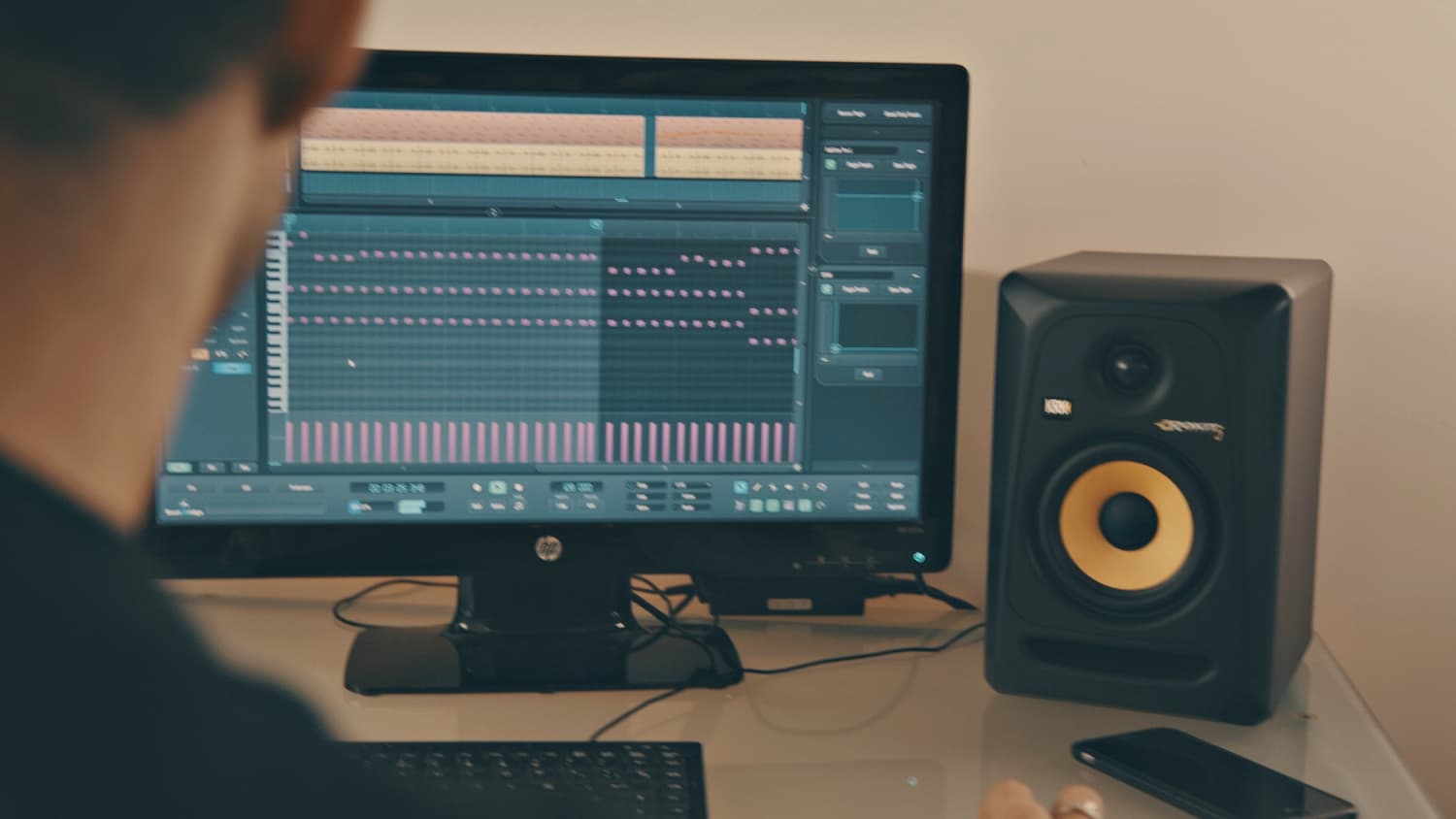This is the featured image of the 5 Tips for Designing a Better Synth Patch blog article.